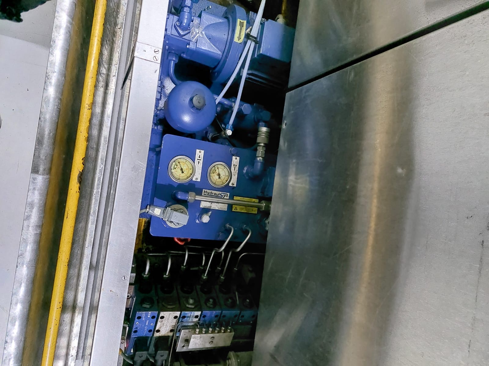 USED TETRA PAK TBA 9 200ML SLIM FILLING LINE FOR SALE YEAR 1993